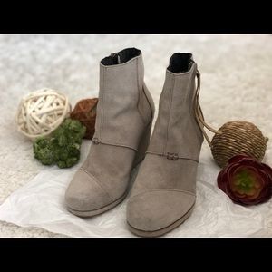 TOMS wedge heel - size 5.5 - grey color